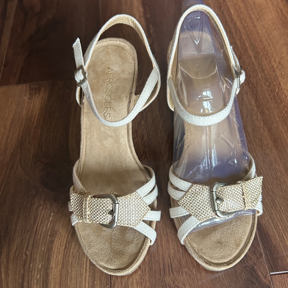 Aerosoles Tan & Cream Buckle Wedge Heels, Size 5.5 NIB - Picture 4 of 7